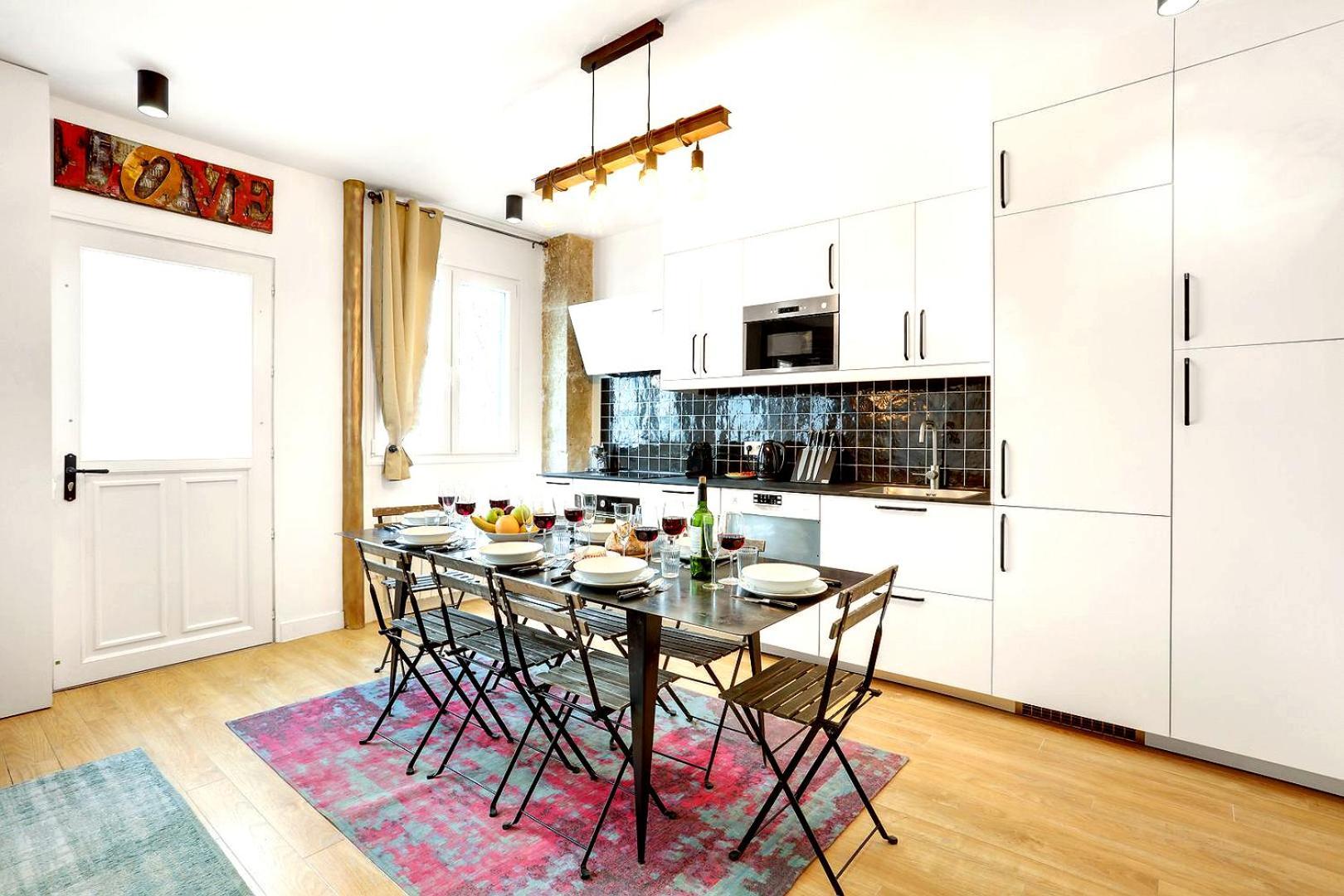245 Mercedes - Superb In Apartment *