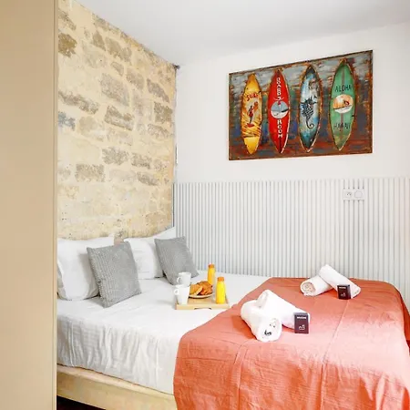 245 Mercedes - Superb In Apartment *